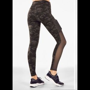 Fabletics On-the-Go-High-Waisted Mesh Legging Charcoal Camo in Med/Tall …